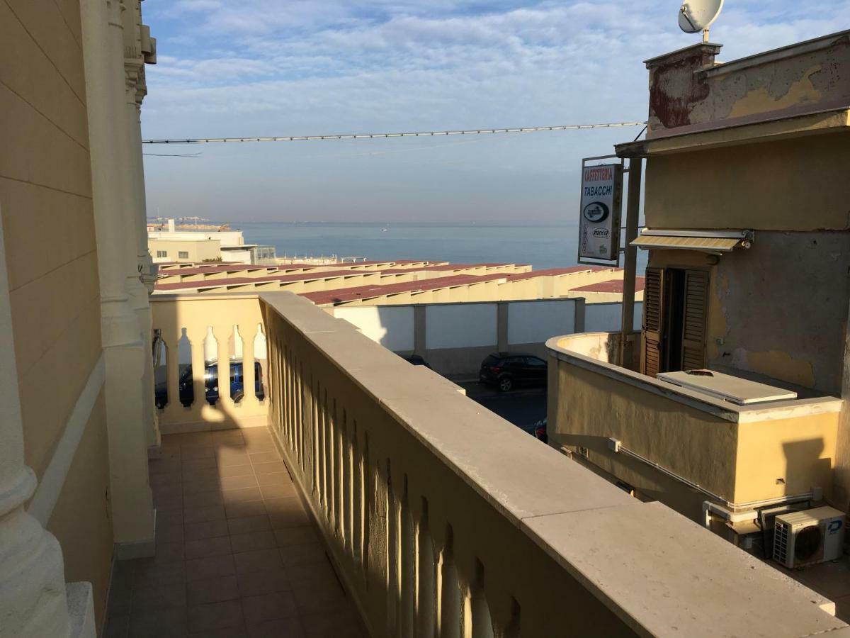 Appartamento Di Fronte Al Mare By Apulia Accommodation Bari Buitenkant foto